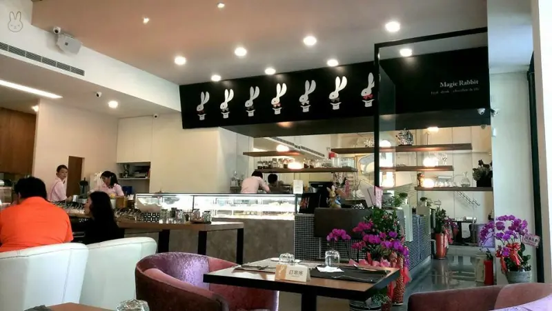 高雄 鼓山 懷錶兔子吃吃  一起來追看著懷錶的兔兔吧!!