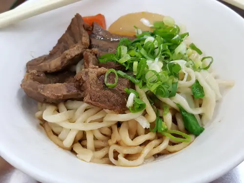 【高雄左營】牛仙麵食館│在地推薦巷弄裡的老味道