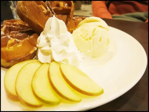 誠品生活松菸店美食：山山來茶～麻糬鬆餅配好茶