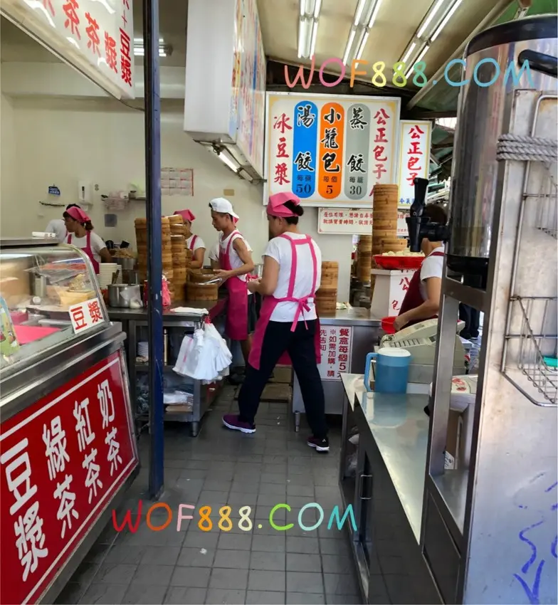 金大發美食|花蓮公正包子店一個5元的小肉包,吃的是一種感覺!