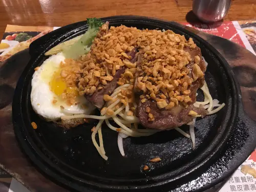 [宜蘭] 五結鄉- 來來牛排館 ~ 超激推排隊牛排館