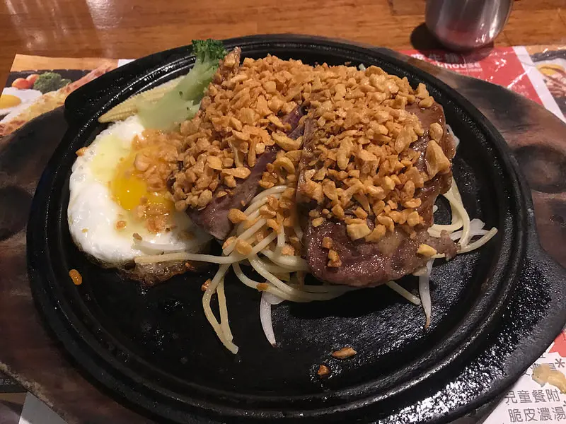 [宜蘭] 五結鄉- 來來牛排館 ~ 超激推排隊牛排館