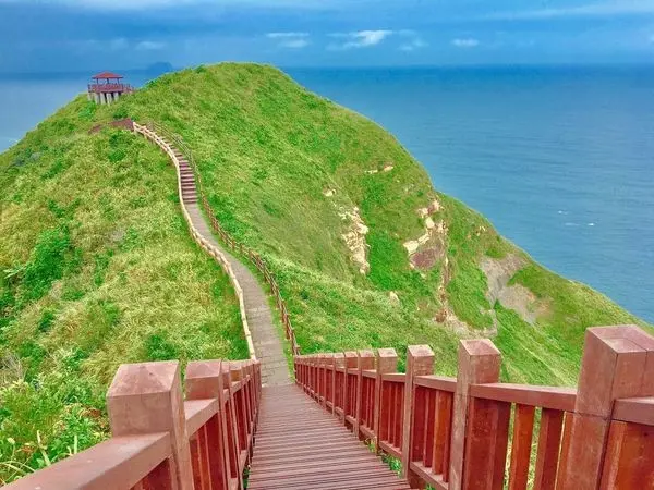東北角【鼻頭角步道】輕鬆易達稜線步道/台版小長城欣賞海天一線絕美海景/鼻頭國小萬里長城海景鞦韆