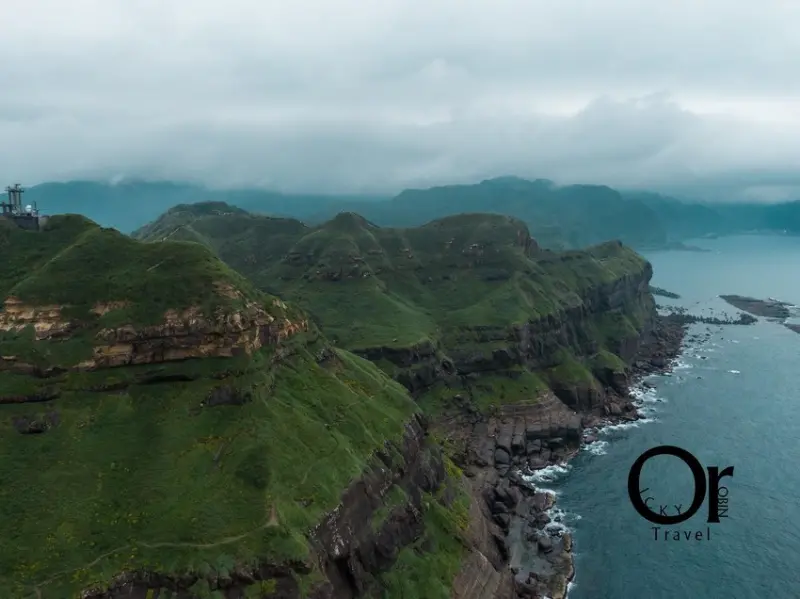 基隆新北旅遊景點｜鼻頭角欄杆外步道，絕對不是鼻頭角稜谷步道，欄杆外步道有懼高症千萬不要走，緊張感指數超高但沿路風景超美 - 歐奇羅賓的攝影漫步