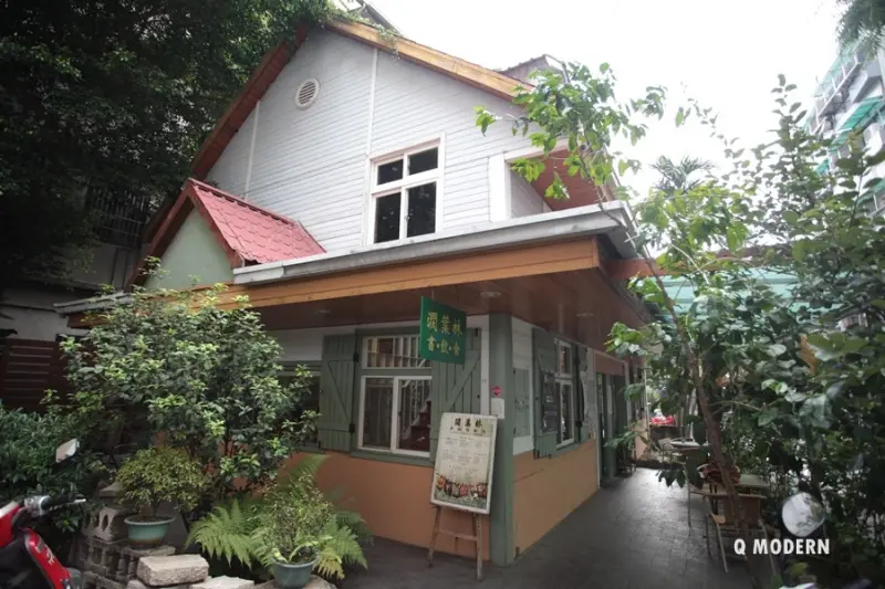 【台中推薦】闊葉林書店-在書店裡用餐變身文藝小清新 @近中興大學