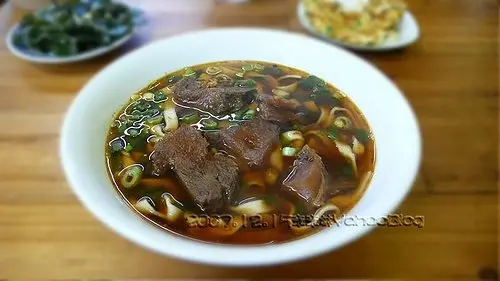
新莊美食。獅潭牛家莊牛肉麵食館
