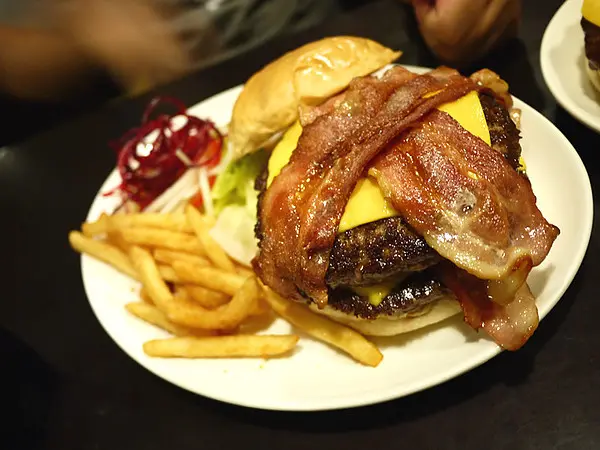 【食記】台北*東區&師大。EVANS*二十盎司漢堡&星期三起士漢堡100元