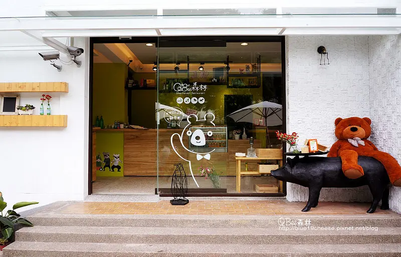 【台中親子餐廳】QBee森林 - 私人豪宅裡的親子餐廳耶.沙坑.繪本.積木.溜滑梯.小孩子們的大大大天堂阿.應該是目前台中地區環境最優的親子餐廳了