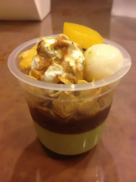 TSUJIRI辻利茶屋──玉米片跟慕斯份量1：1的抹茶慕斯        
      