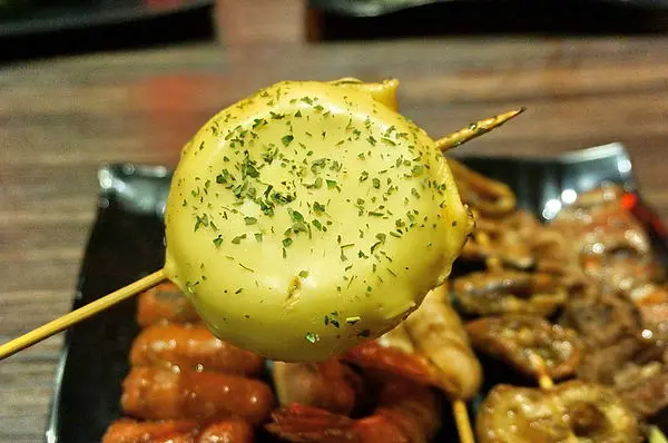 【新竹．美食】燒鳥串道-有創意平價日式串燒專門店(燒烤/串烤/宵夜/燒烤)--踢小米食記(部落客)