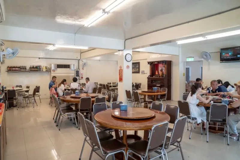 貢寮美食 嘉邑海鮮小館｜在地人帶路 假日用餐大排長龍，平價新鮮看得見！ · 算命的說我很愛吃