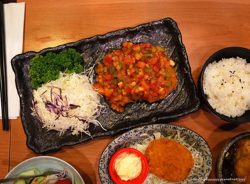 【台北．南京三民】卡滋日式豬排-大口吃酥炸豬排，卡滋卡滋／松山區炸豬排推薦（附完整菜單）