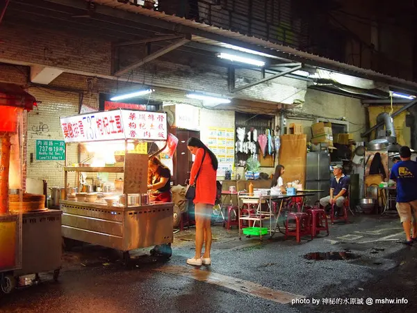 【食記】台北737巷藥燉排骨.枸杞土虱@內湖MRT港墘站 : 口感溫順肉又多,每口都好滿足        
      