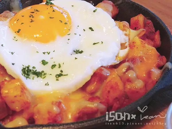 「詩特莉餅乾」AUNT STELLAS @ SOGO元化店2F，可愛鄉村風，除了可愛的鬆餅飲料甜點外，正餐也很棒哦（有菜單）