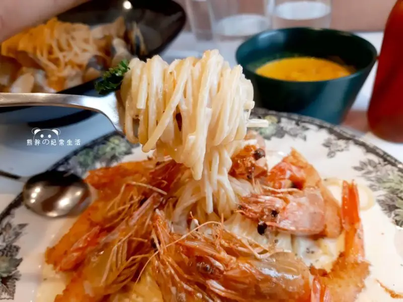 【台中北區】HUN混一中義大利麵，餐點份量足夠，調理用心，環境美，服務優質，加麵免費，聊天聚餐相當適合，台中美食推薦