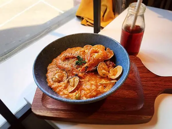 ||吃。台中|| HUN混 生意超好義大利麵燉飯網美餐廳