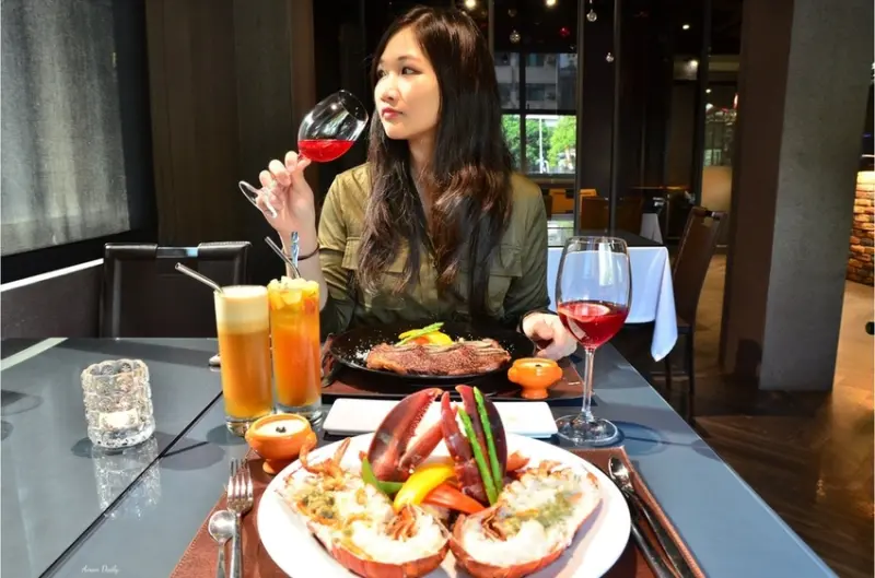 | 高雄美食 | 低調奢華的浪漫大餐/整隻現撈22oz活龍蝦鮮甜美味令人難忘/BOSTON龍蝦餐廳