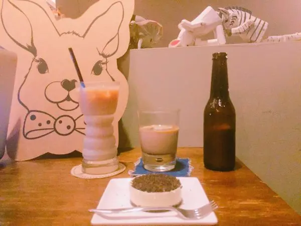 捷運中山站✿DINE IN cafe✿隱身二樓 氣氛超好的咖啡廳! 有WIFI 插座 不限時唷 !