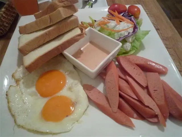 新店 大坪林捷運站 框框美式餐館 Frame Diner 分量充足的美式早午餐 墨西哥辣醬夠味 打卡有九折!!