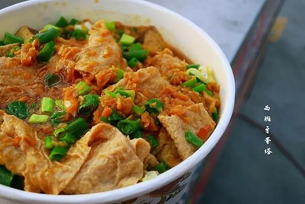 竹北夜市｜美食沙漠的一片綠洲～每周限定三天！美食不藏私大公開，大推蒜香烏龍豆干、豆皮還有乾拌麵；每一攤都超美味！