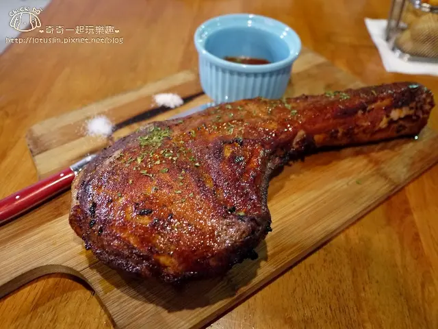 台北內湖 Mastro Café 傳說中的戰斧豬排&舒芙蕾鬆餅(捷運港墘站)