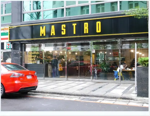 【內湖】Mastro Cafe-熱血?佳餚登場‧有WIFI插座可久坐不限時 (惡魔蛋三明治、手製雞胸肉木盆沙拉、Mastro 牛排與蛋早午餐、戰斧豬排、巧克力岩漿蛋糕、現烘咖啡)