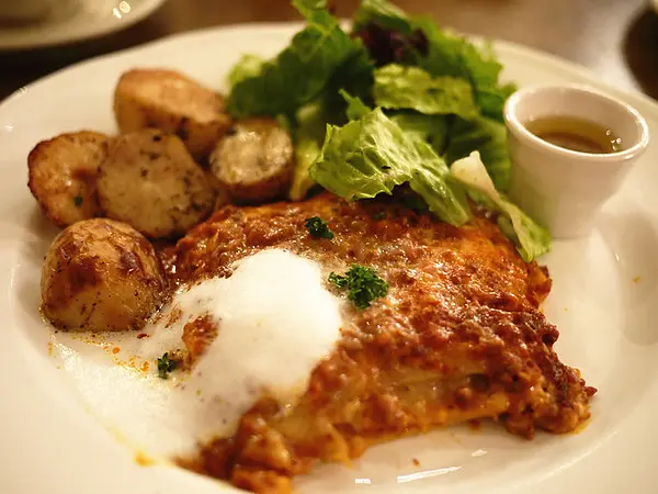 【食記】台北*東區。PAUL花都小酒館 法式沙龍麵包餐廳*波隆那肉醬千層麵 法式薄餅