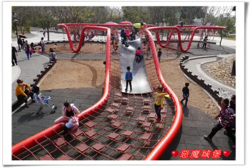【台中。清水】鰲峰山運動公園 - 海線免費親子遊景點，結合競合體驗遊戲場、景觀平台、鬼洞、玉帶橋等，可以玩上一整天喔 !