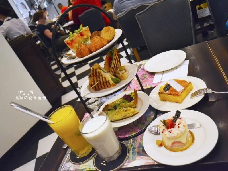 【新竹東區】PAUL法國麵包甜點沙龍新竹巨城店，來自法國的百年烘焙品牌，法式餐點、早午餐、下午茶、麵包、蛋糕應有盡有，不論是閨蜜、姊妹淘、情侶約會、家庭聚會都非常適合