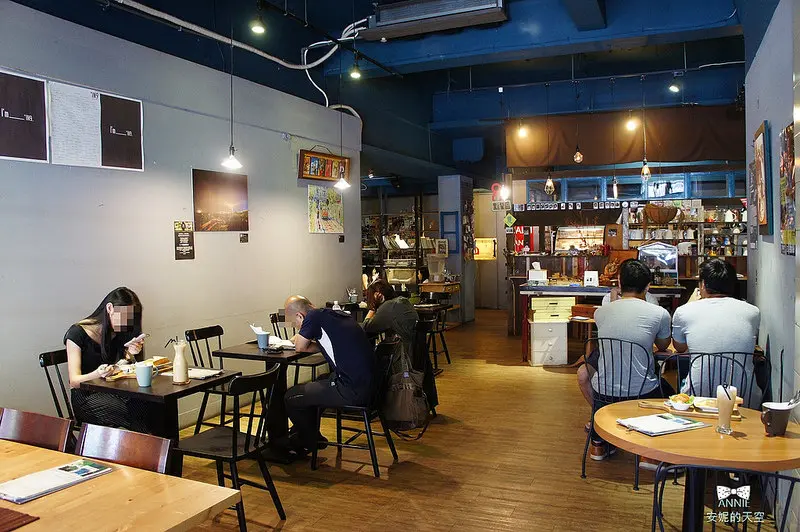 [新莊美食] V+ing 咖啡館 輔大校園旁熱門人氣餐廳  文青風格的舒適空間