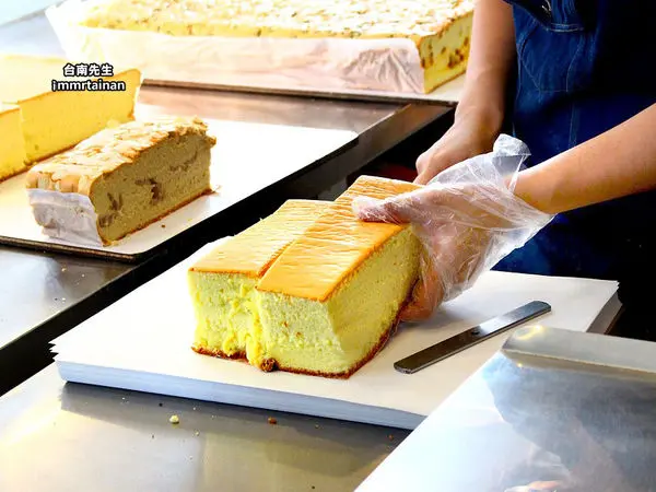 台南古早味蛋糕／當天現烤現賣／一出爐就秒殺／連討厭排隊的人都甘願等／團購限定小餐盒新上市／正統口感創意內餡／上班族最愛的團購美食－「多多巧思現烤蛋糕」