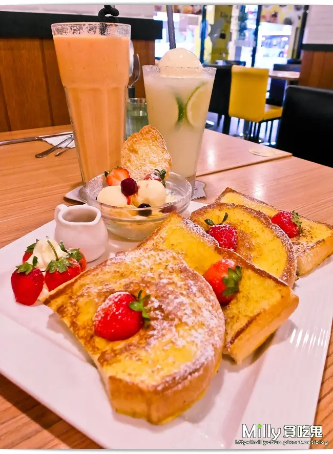 (粉絲優惠)◆高雄。鼓山區美食◆鯊魚咬吐司SHARK BITES TOAST(西子灣店)夏季限定甜點+滿滿蛤蜊青醬燉飯，超飽足!