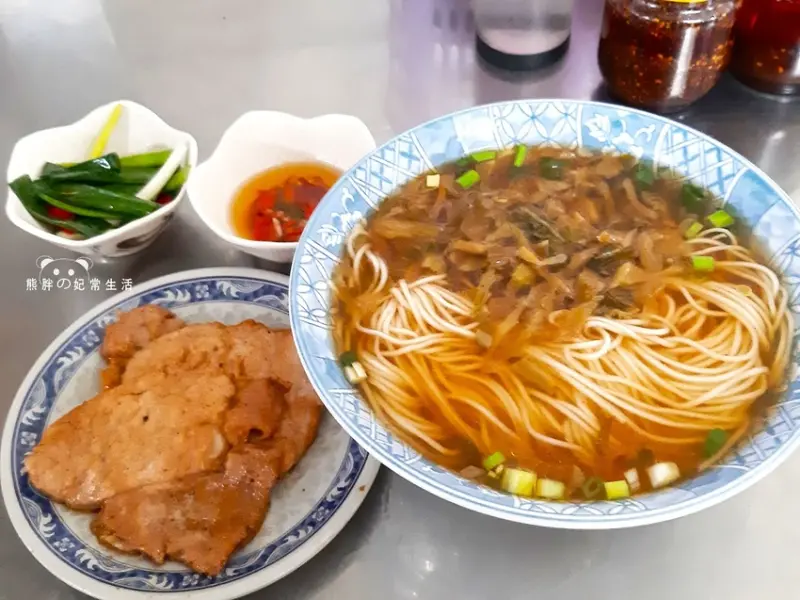 【台中中區】上海未名酸梅湯麵點，2020米其林必比登美食小吃，建議想吃要趁早，人潮滾滾，許多餐點越到中午越吃不到