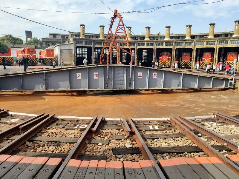 扇形車庫-彰化市/全台碩果僅存扇形火車庫鐵道迷必朝聖 - 潔絲蜜愛生活