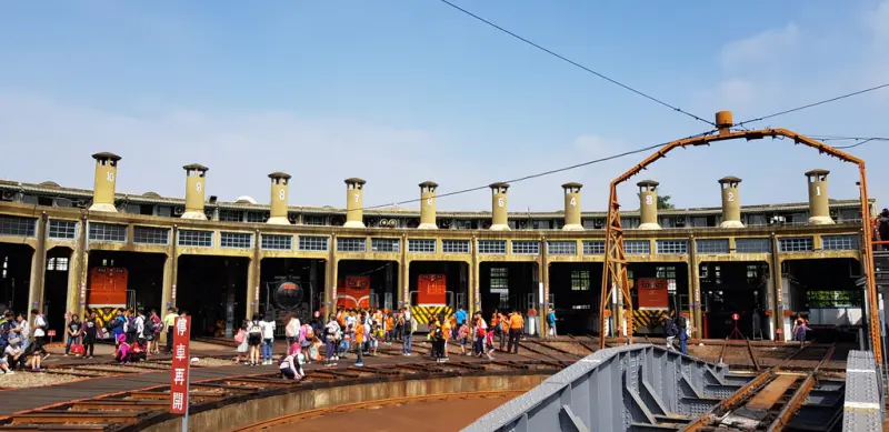 「彰化親子玩樂」火車也住Hotel？@好玩又好拍的扇形車庫