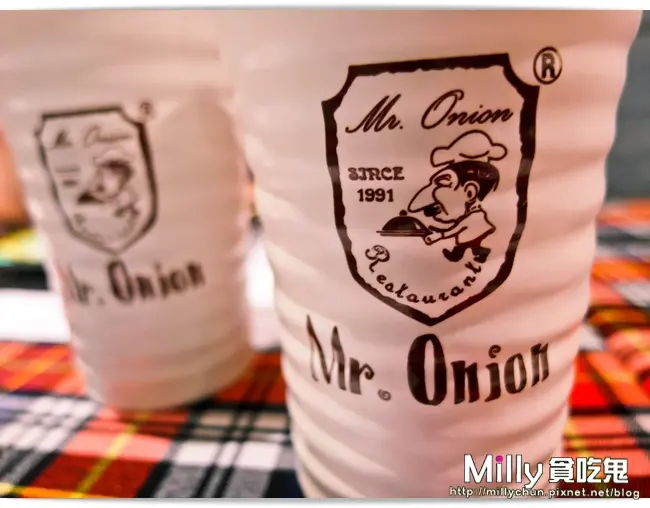 ◆高雄。前鎮區美食◆Mr.Onion 天母洋蔥牛排餐廳(高雄三多店)~美式鄉村風．約會聚餐好去處