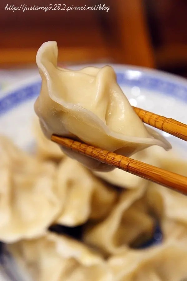 體驗 ☞ 團購美食 ▍喬園手工大水餃 ▍個頭不小~ 如湯包般の鮮嫩多汁!!!