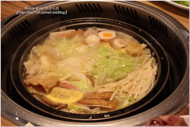 【台北萬華食記】旺角石頭火鍋店。獨特的沙茶醬，讓人難以忘懷