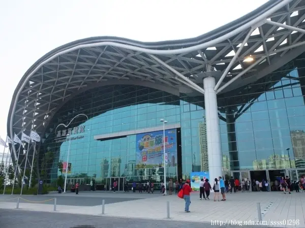 高雄前鎮區景點。高雄展覽館。高雄港灣必訪國際級地標景點 南部旅人最愛的高雄旅展盛會