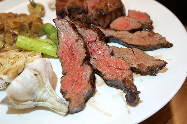 【台中．美食推薦】Secret 21乾式熟成牛排-美味的秘密21天養成(餐廳/向上路)--踢小米食記