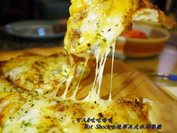 {台中餐廳}烤雞讓你欲罷不能，等待是為了獨享美味「Hot Shock 哈燒庫美式餐廳」