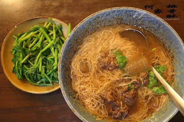 【西門站】何家排骨酥~四十年老師傅堅持的好味道