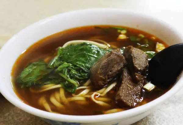 【苗栗銅鑼】饕客最愛為了吃牛肉麵必須等上一個小時才能吃❤韓鄉