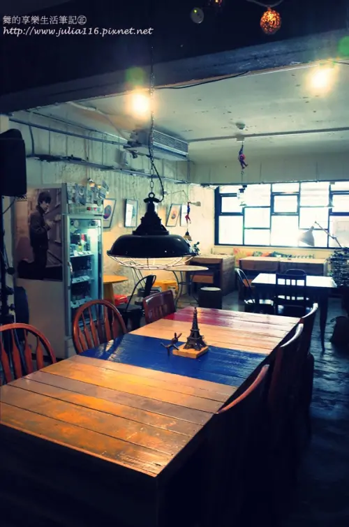 【穿越九千公里交給你】松山區。有隱藏菜單飲品與超優蛋糕的洗衣咖啡館❤（不限時、寵物OK）