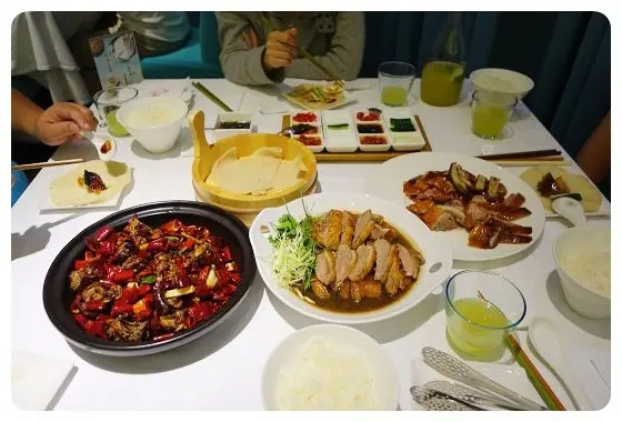 【西屯區】孔雀川湘食集(改名孔雀烤鴨食藝)。一鴨三吃 宴請生命中重要的人の幸福餐廳 《文末有Menu》