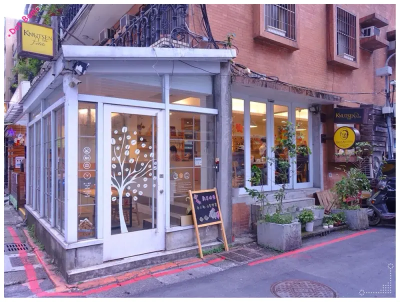 【KNUTSEN PETITE CAFÉ 肯努森咖啡館 ⋈ 台北大安區，捷運信義安和】精品咖啡搭配清爽玫瑰戚風的午後時光／不限時咖啡廳