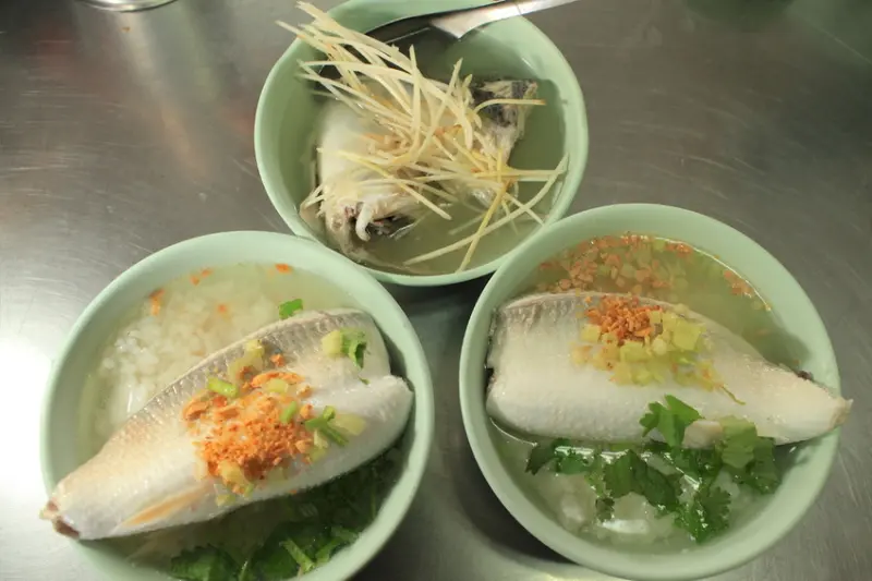 吃。台南|南區。專賣虱目魚相關料理，台南在地傳統美食，用餐時間人潮滿滿，整體口感中規中矩定價合理「京華虱目魚」。