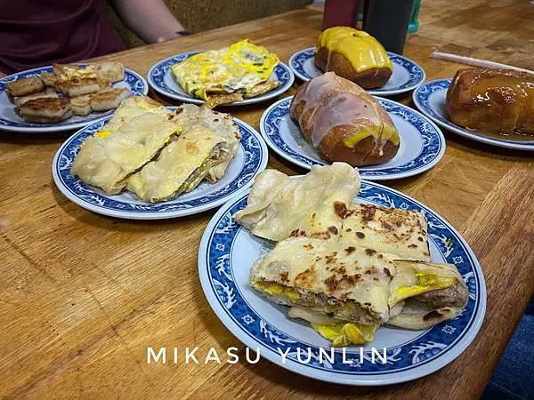 ∥雲林/食．斗南∥ 斗南炸饅頭 ๑超好吃鮪魚蛋餅&煉乳饅頭！超熱門百年老店 雲林深夜美食