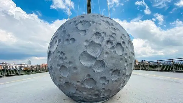 2020新北超夯打卡景點|新月橋|最新造景大型鑽戒相約到月球| 新月橋幸福光雕展愈夜愈浪漫|全台最大婚戒求婚佈景