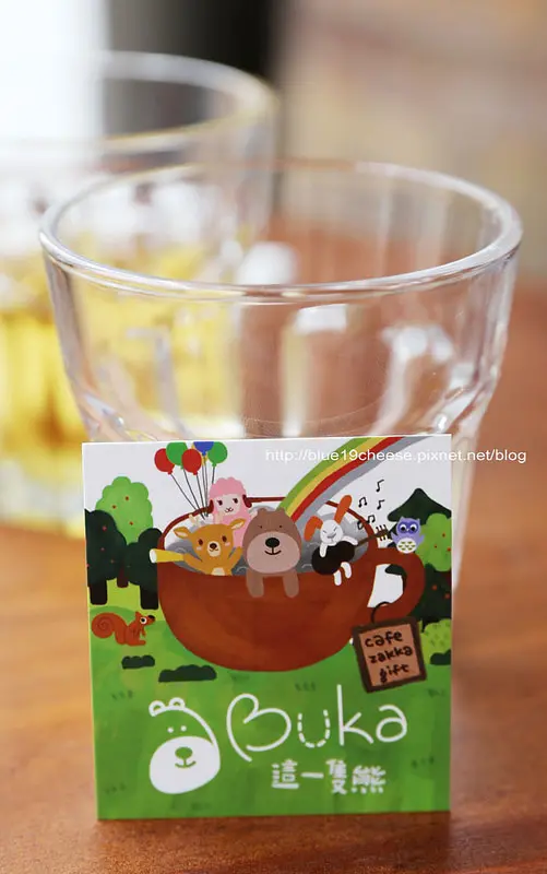 【台中咖啡午茶】Buka 這一隻熊cafe zakka gift - 好好拍喔.應該多帶幾套衣服來拍寫真集的.哈哈~ (公休星期三喔)